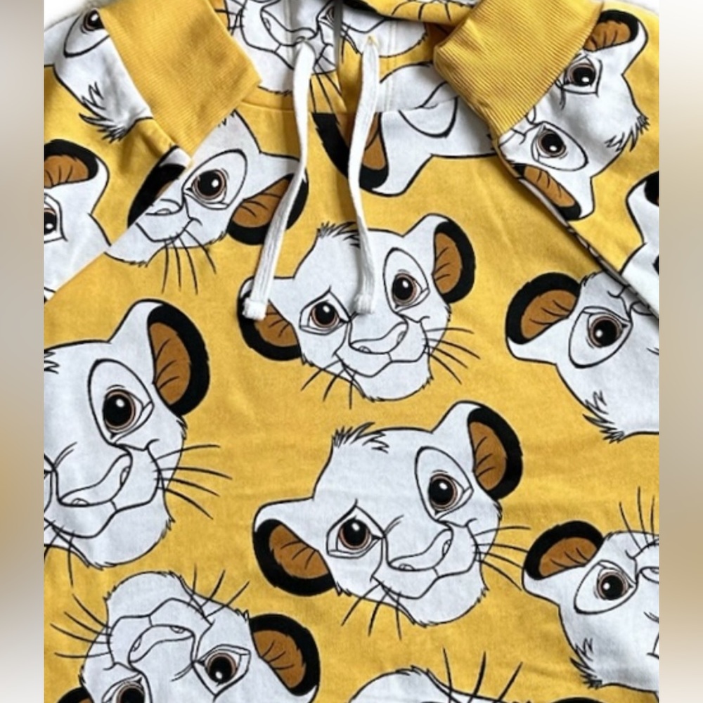 NWT Disney Simba Cropped Hoodie Size Large